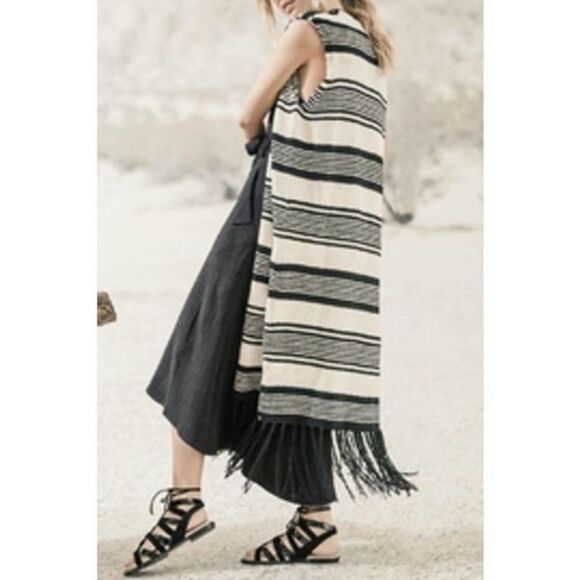 Moon River Long Vest Sweater Size M Beige Black Striped Knit Fringe Hem Boho - Picture 2 of 10